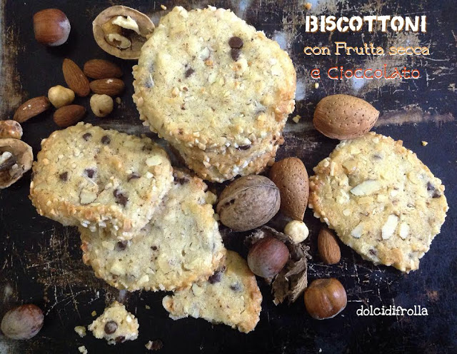 BISCOTTONI CON FRUTTA SECCA E CIOCCOLATO