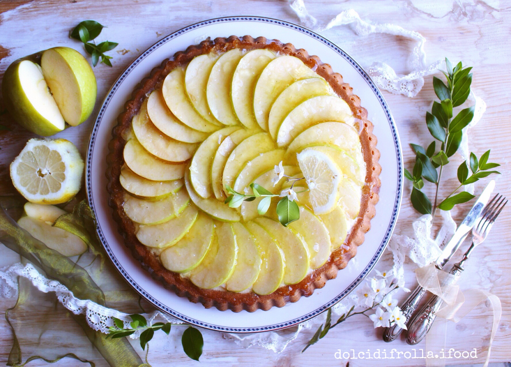 CROSTATA MORBIDA CON CREMA AL CIOCCOLATO BIANCO E MELA VERDE