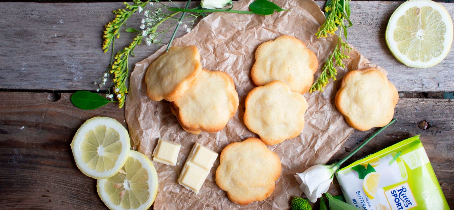 BISCOTTI AL LIMONE RIPIENI DI CIOCCOLATO BIANCO