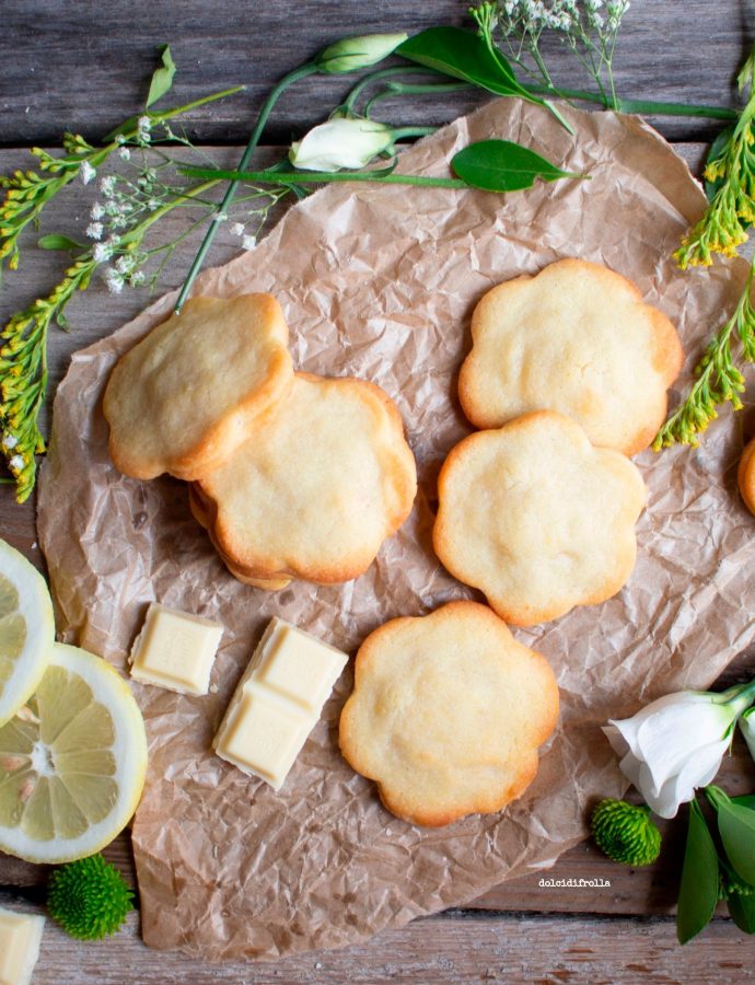 BISCOTTI AL LIMONE RIPIENI DI CIOCCOLATO BIANCO