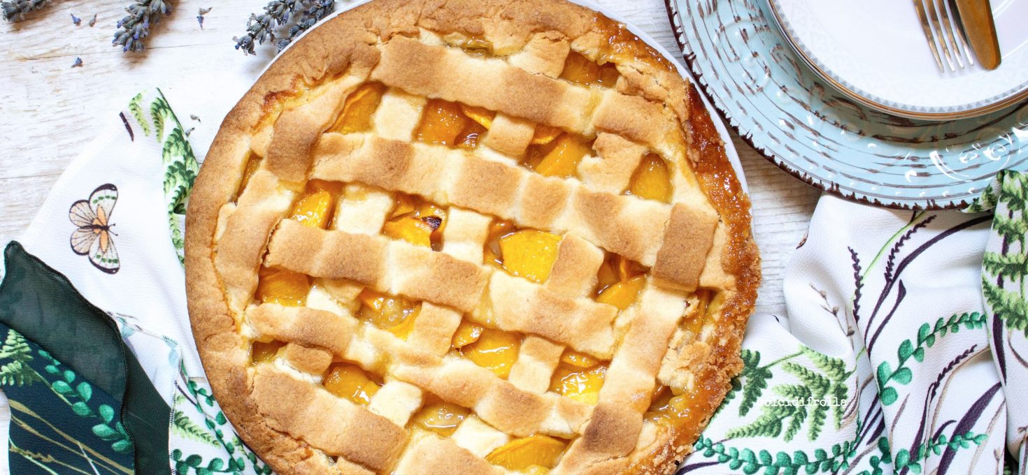 CROSTATA MORBIDA RIPIENA DI PESCHE