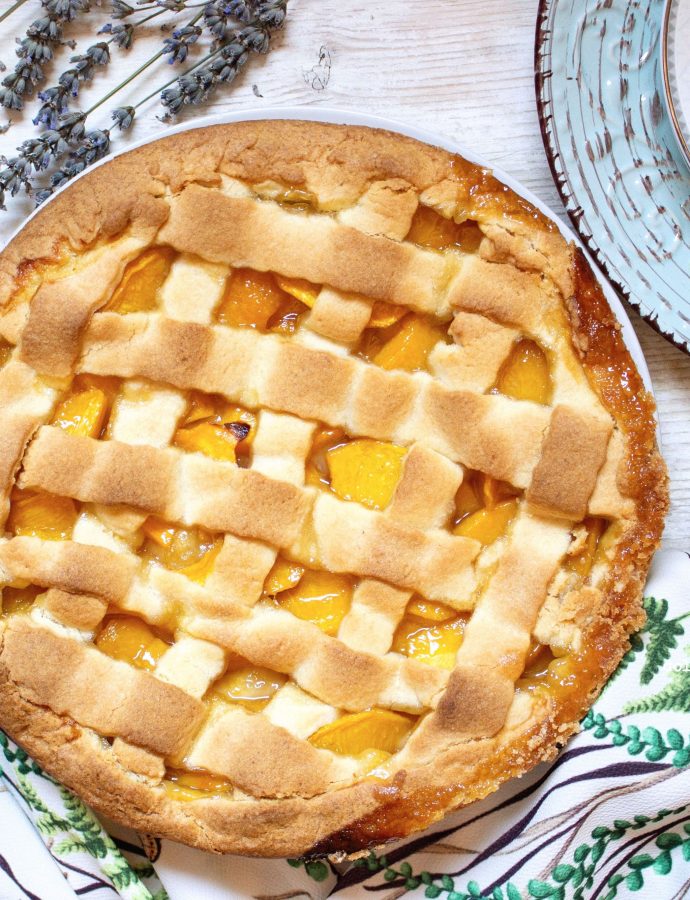 CROSTATA MORBIDA RIPIENA DI PESCHE