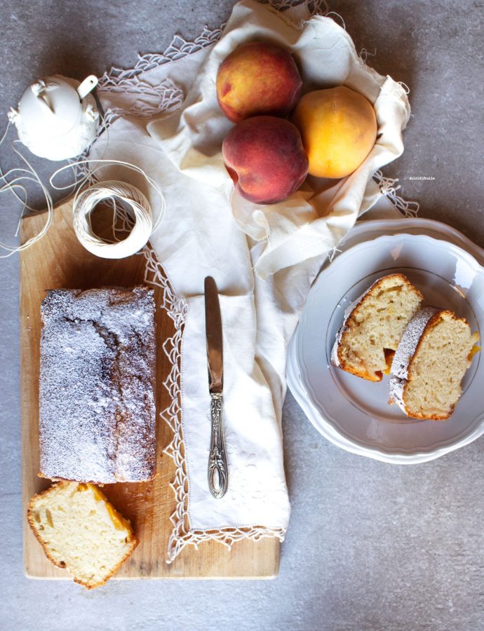 PLUMCAKE CON PESCHE AL CARAMELLO