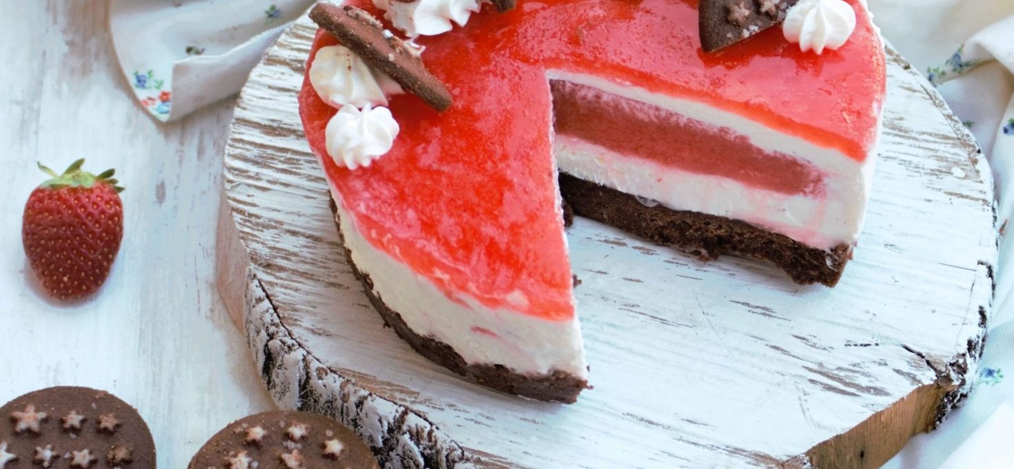 TORTA ALLO YOGURT E PANDISTELLE CON GELEE ALLE FRAGOLE