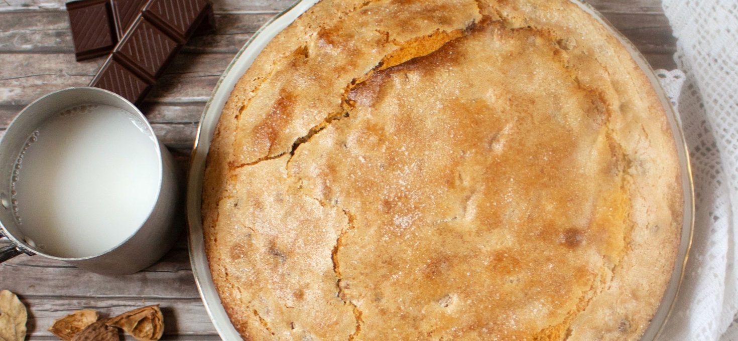 TORTA AL LATTE DI MANDORLE CON NOCI E CIOCCOLATO