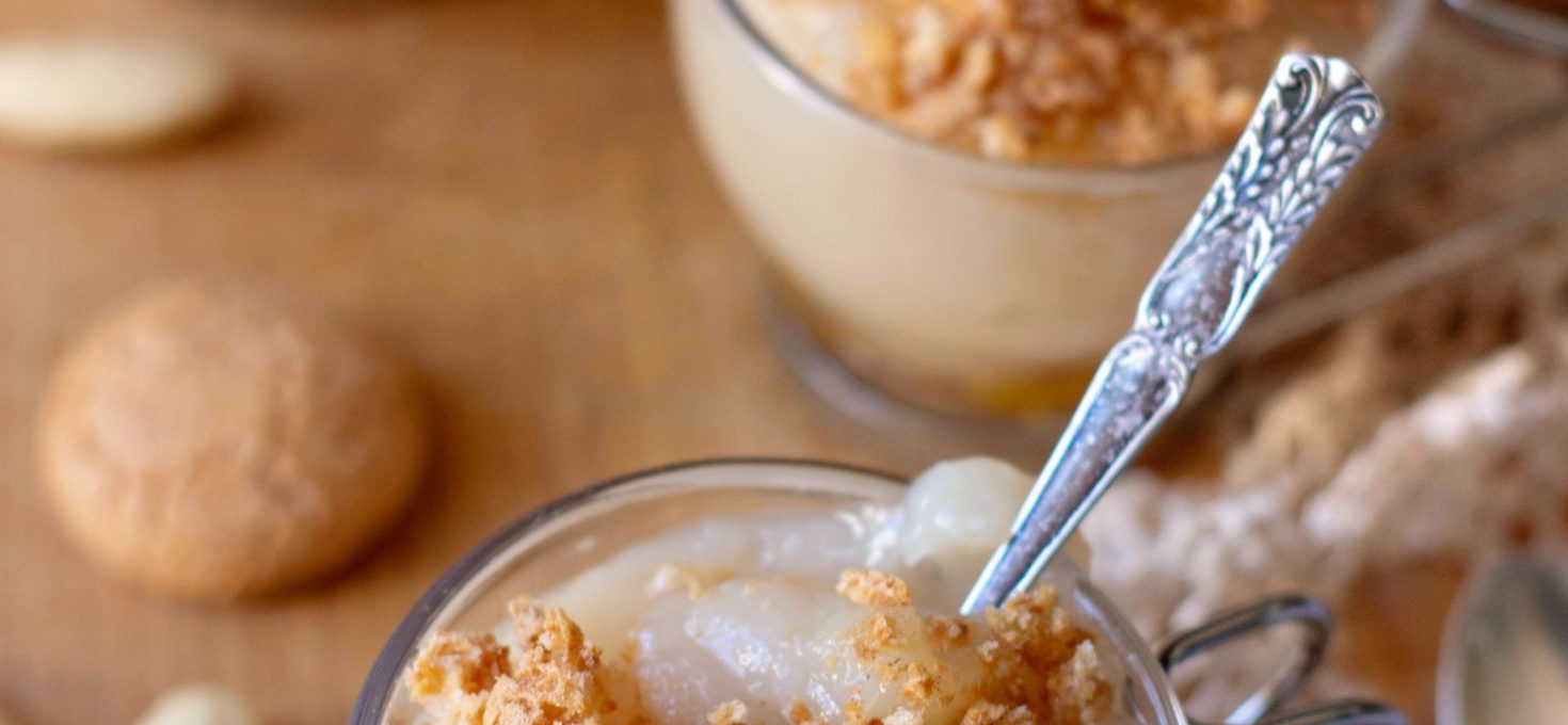 CREMA AL LATTE DI MANDORLE CON AMARETTI E MELE