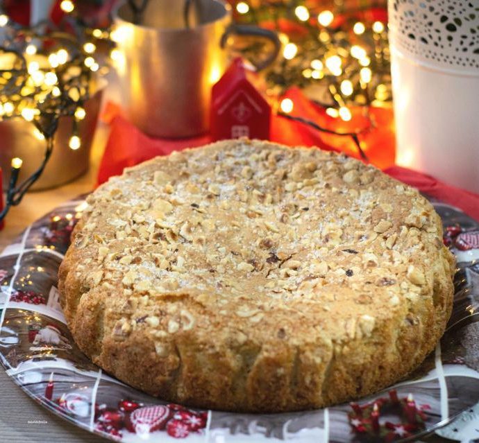 TORTA ALLE NOCCIOLE CON UVETTA E CANNELLA