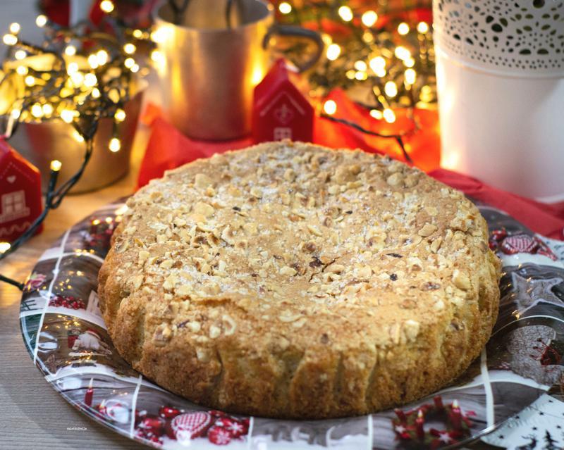 TORTA ALLE NOCCIOLE CON UVETTA E CANNELLA
