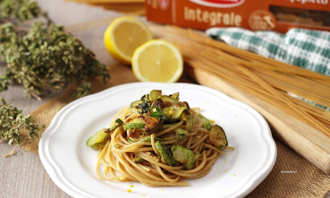 SPAGHETTI INTEGRALI CON ZUCCHINE LIMONE E MENTUCCIA