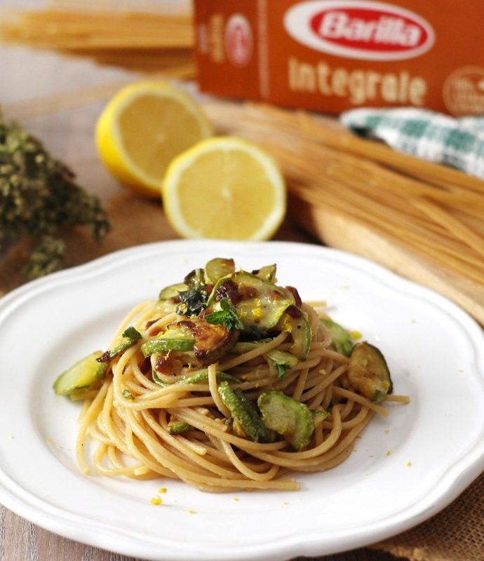 SPAGHETTI INTEGRALI CON ZUCCHINE LIMONE E MENTUCCIA