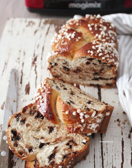 TRECCIA DI PAN BRIOCHE CON GOCCE DI CIOCCOLATO