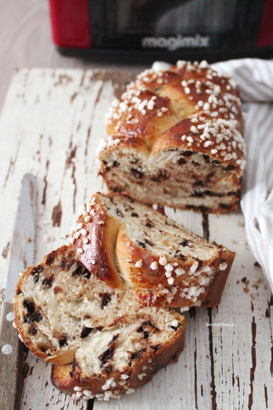 TRECCIA DI PAN BRIOCHE CON GOCCE DI CIOCCOLATO