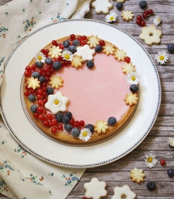 CROSTATA ALLA CREMA PASTICCERA CON GHIACCIA E FRUTTI ROSSI