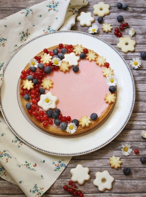 CROSTATA ALLA CREMA PASTICCERA CON GHIACCIA E FRUTTI ROSSI