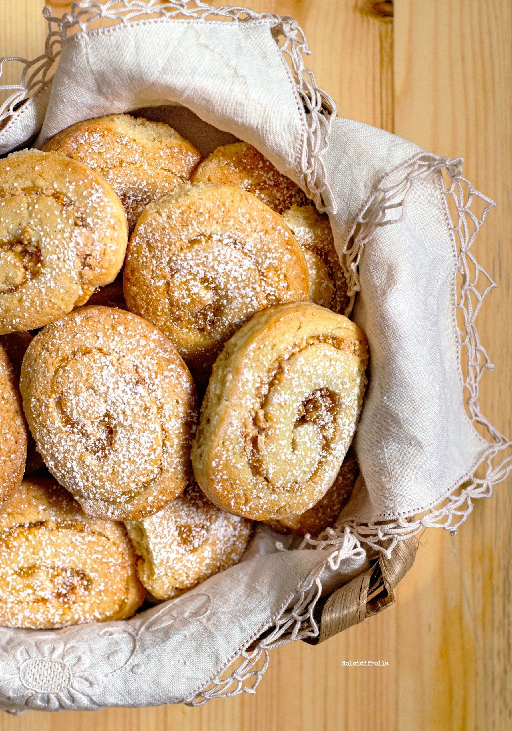 BISCOTTI ARROTOLATI ALLA MARMELLATA | Dolci di frolla