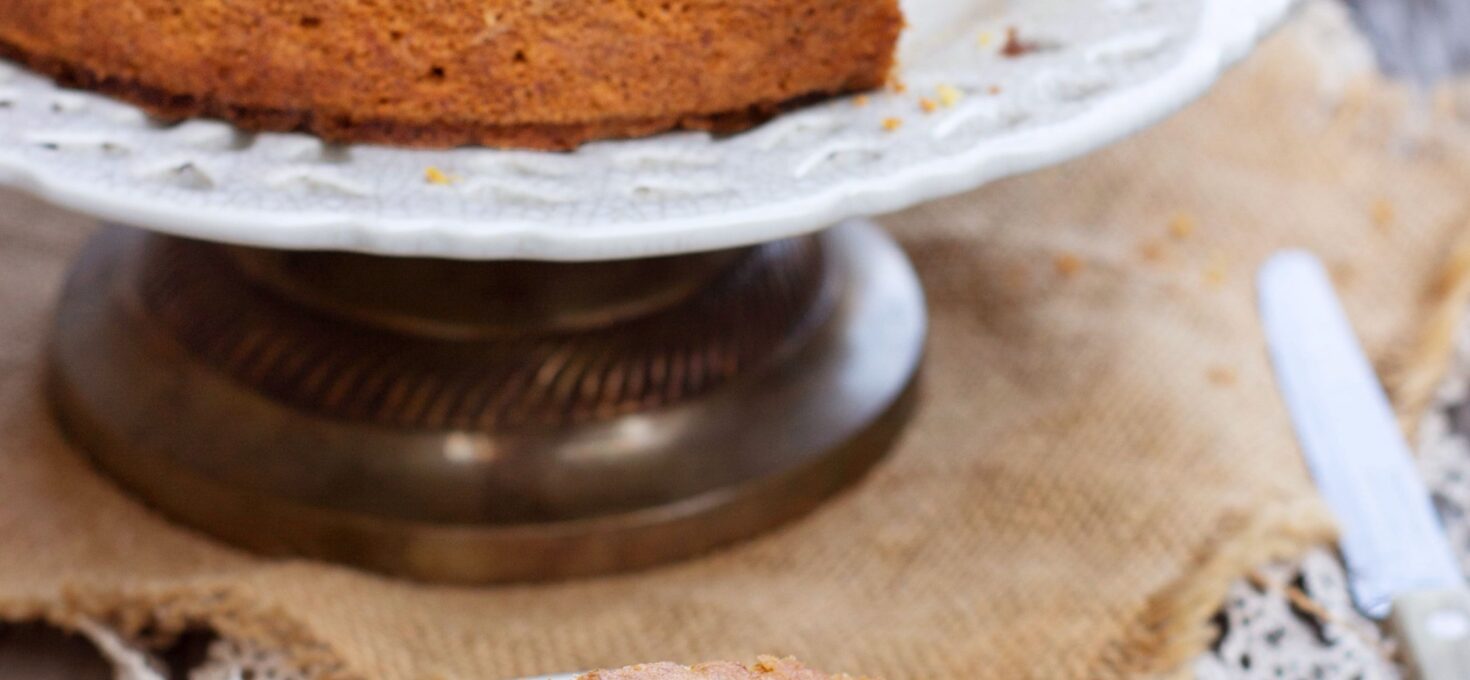 CARROT CAKE CON NOCCIOLE E UVETTA