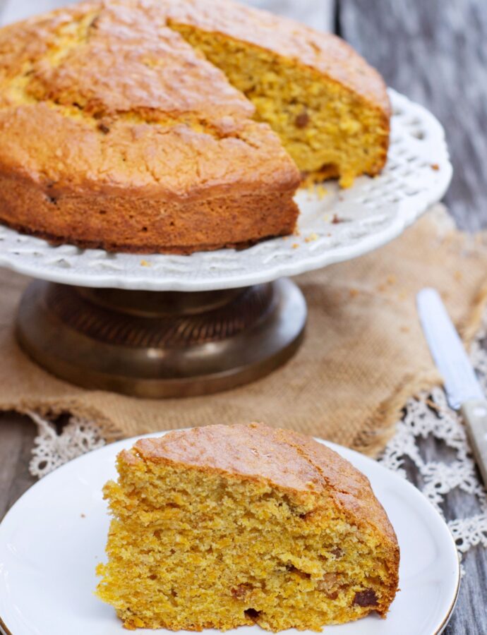 CARROT CAKE CON NOCCIOLE E UVETTA