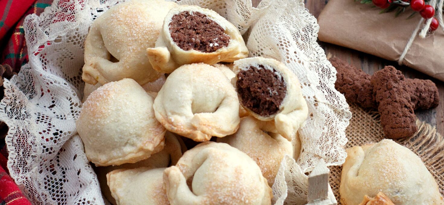 TORTELLI DOLCI AL CIOCCOLATO E MANDORLE