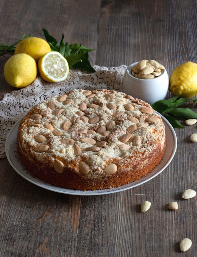 TORTA ALLE MANDORLE CON YOGURT E LIMONE