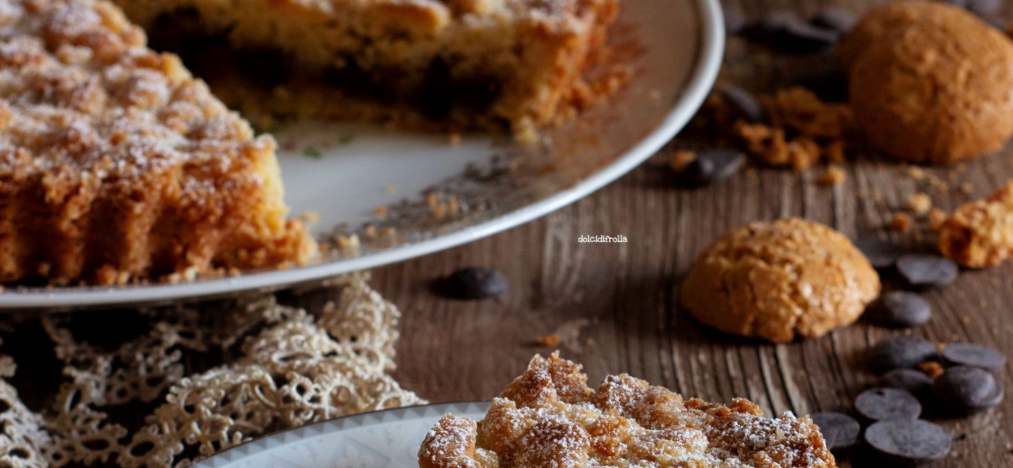 SBRICIOLATA CON AMARETTI E GOCCE DI CIOCCOLATO