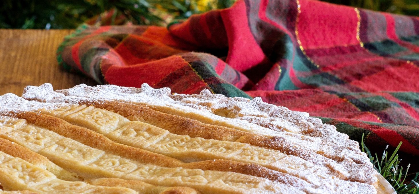 CROSTATA FRANGIPANE CON FRUTTA SCIROPPATA