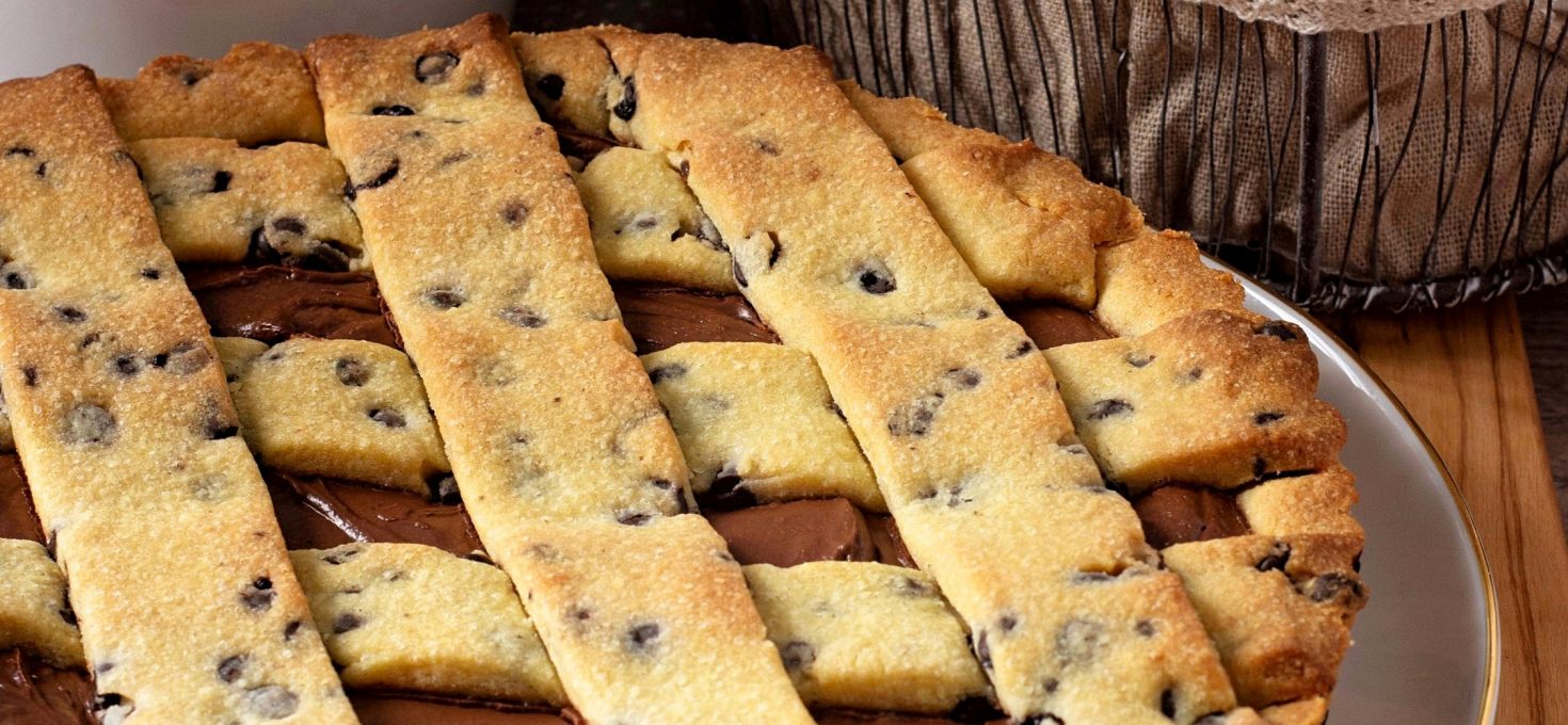 CROSTATA CON GOCCE DI CIOCCOLATO E CREMA DI NOCCIOLE