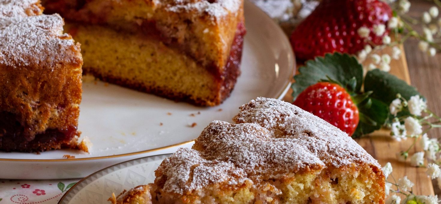 TORTA VERSATA ALLE FRAGOLE E COCCO