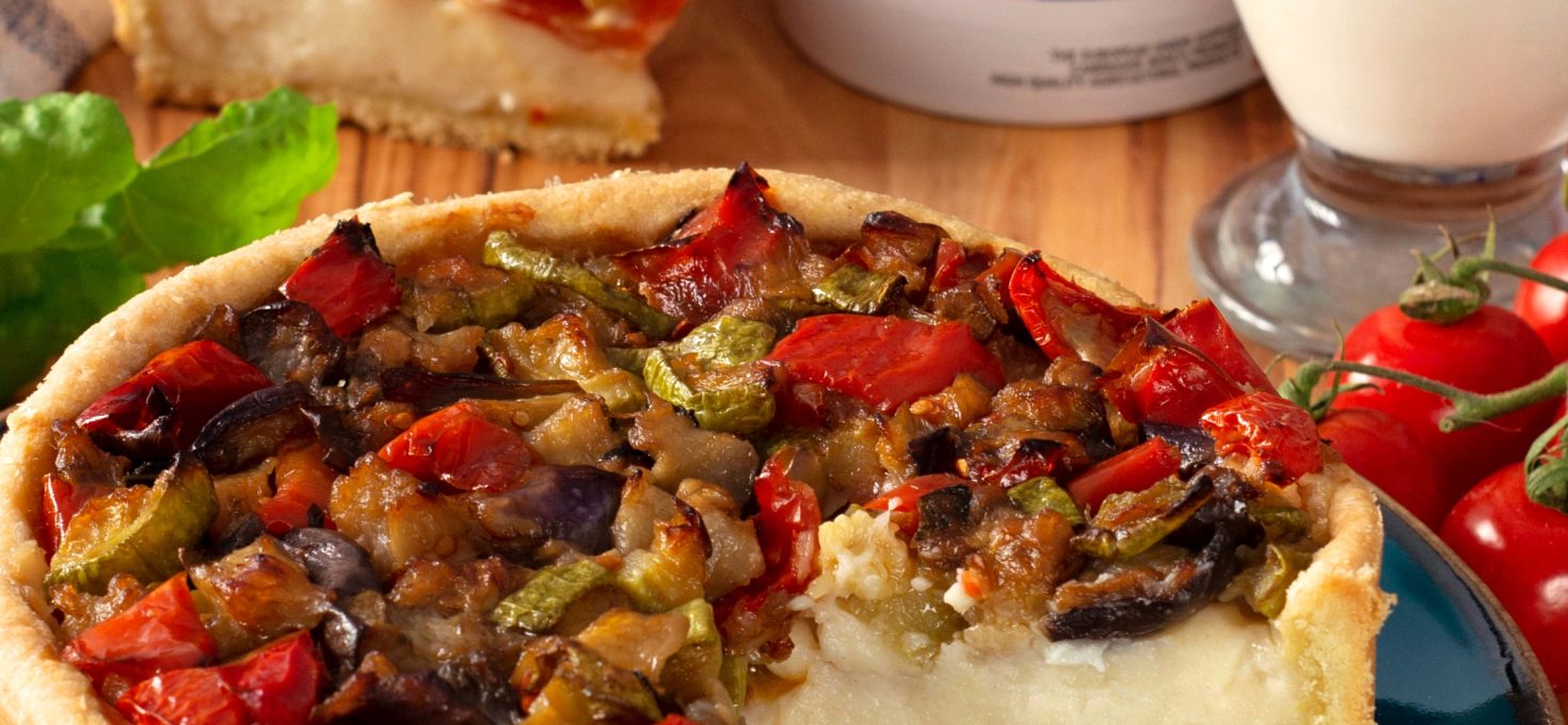 CROSTATA CON SALSA MORNAY E CAPONATA
