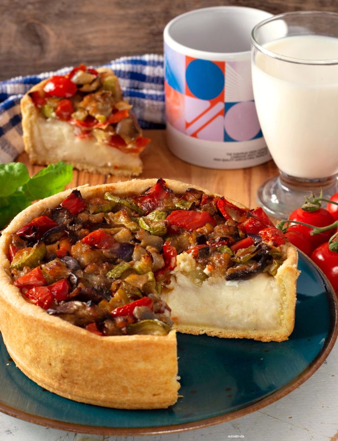 CROSTATA CON SALSA MORNAY E CAPONATA