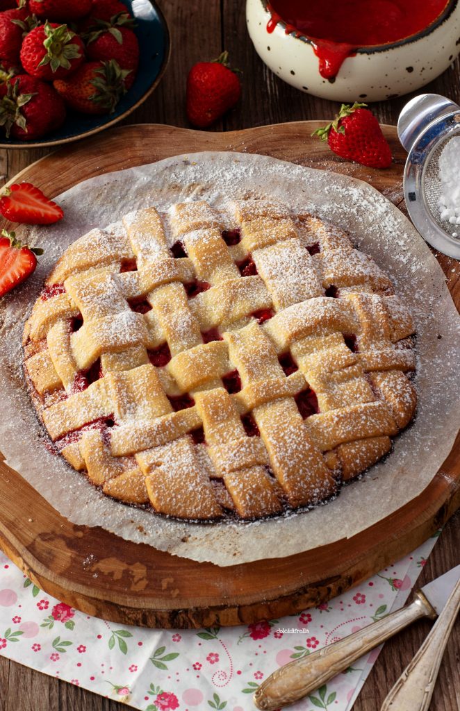 CROSTATA ALLE FRAGOLE SENZA STAMPO - Dolci di frolla