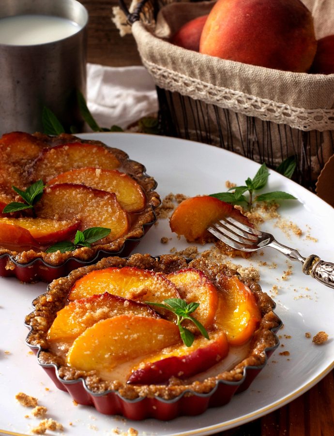 CROSTATINE CON CREMA AL LATTE E PESCHE