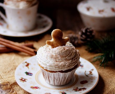GINGERBREAD CUPCAKES