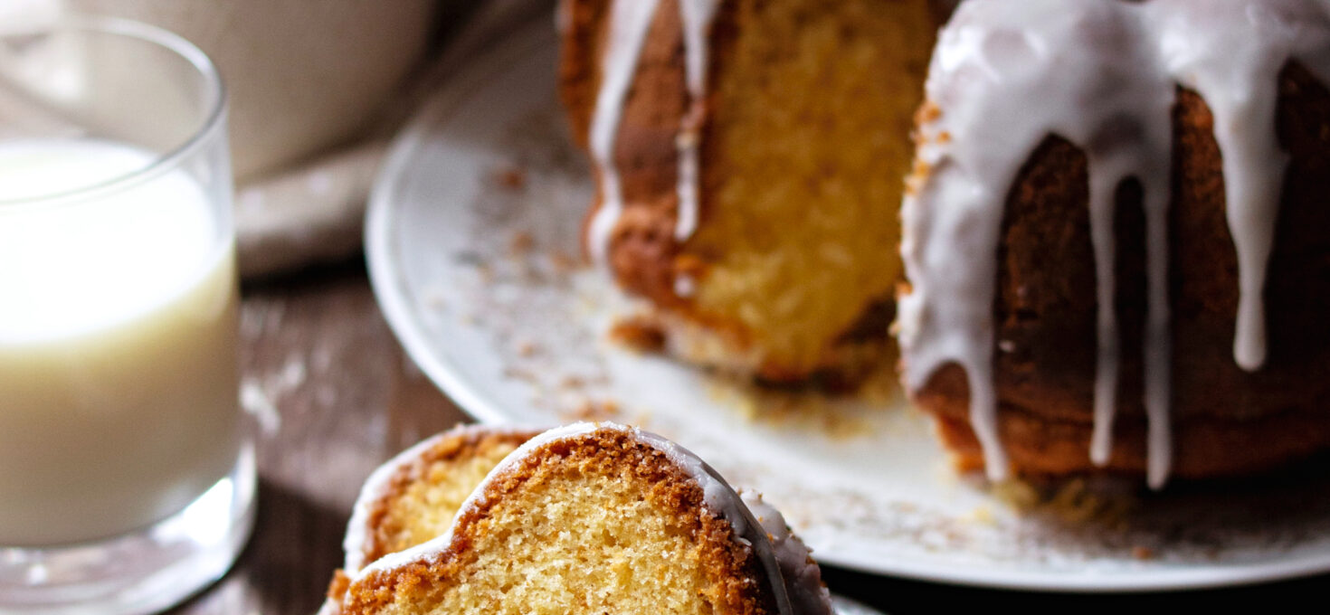 CIAMBELLA CON GLASSA AL LATTE