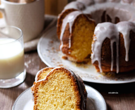 CIAMBELLA CON GLASSA AL LATTE