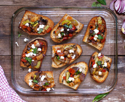 CROSTINI DI PANE CON CAPONATA